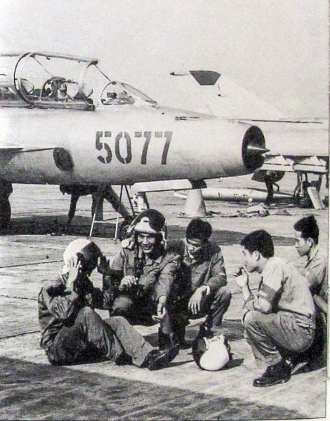 Nguyễn Đức Soát, a heroic pilot, with his comrades