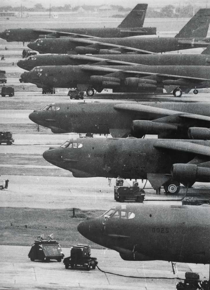 Máy bay B.52 tập kết tại GUAM