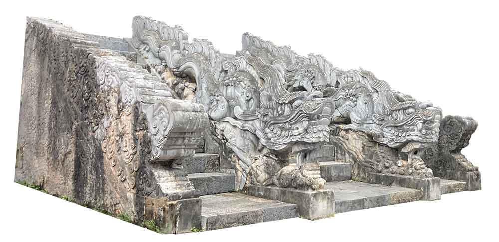 stone-steps-in-front-of-lam-kinh-palace