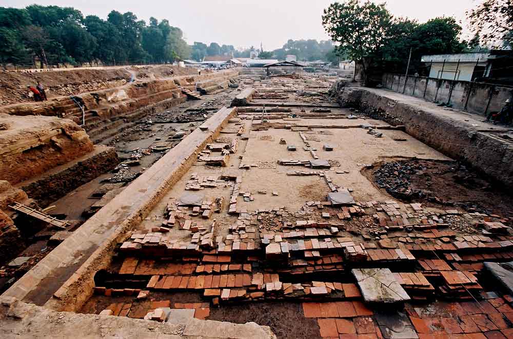 The remains at the archaeological area at 18 Hoàng Diệu
                                                street.