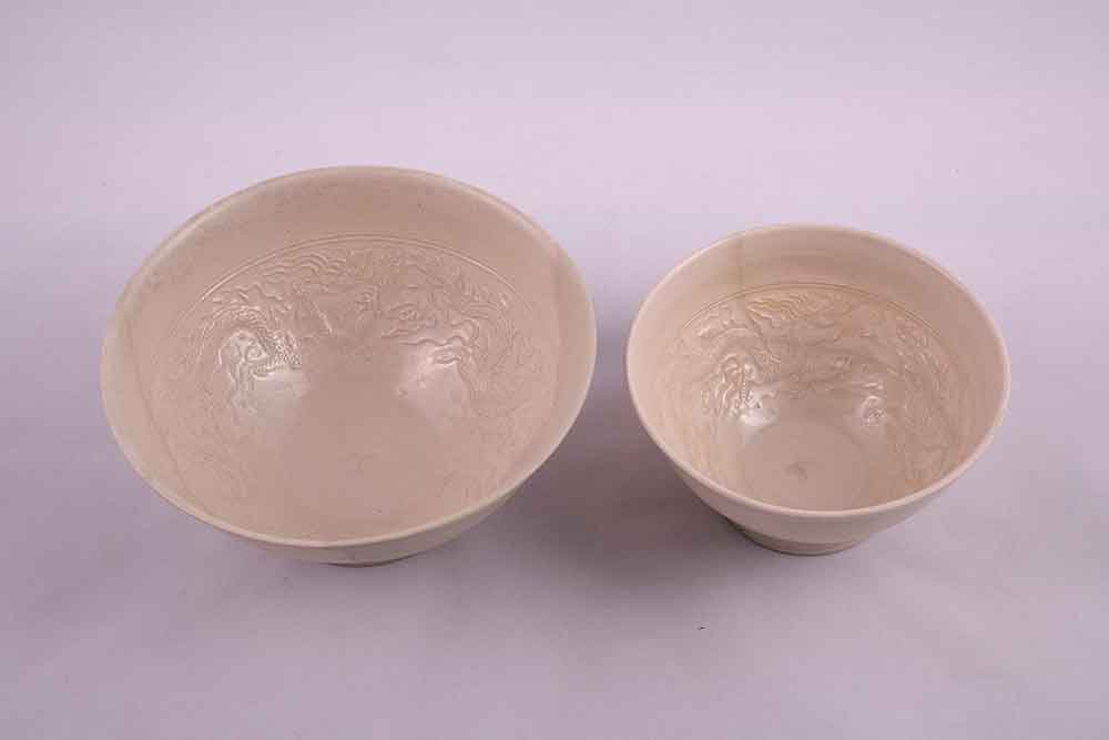 two-white-enamel-bowls-the-early-le-dynasty
