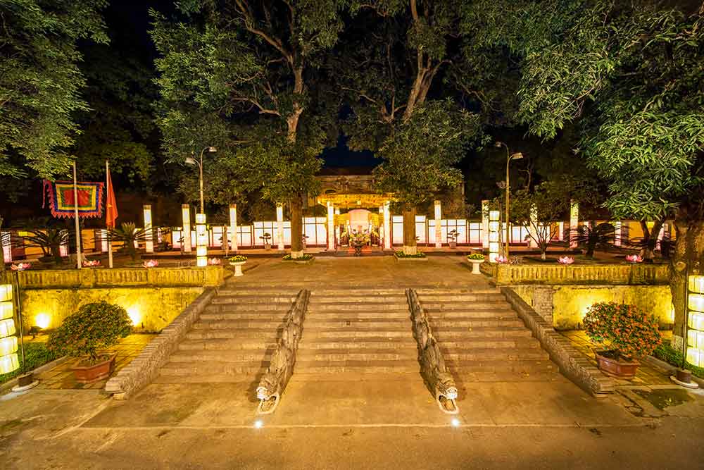 The foundation of Kính Thiên palace